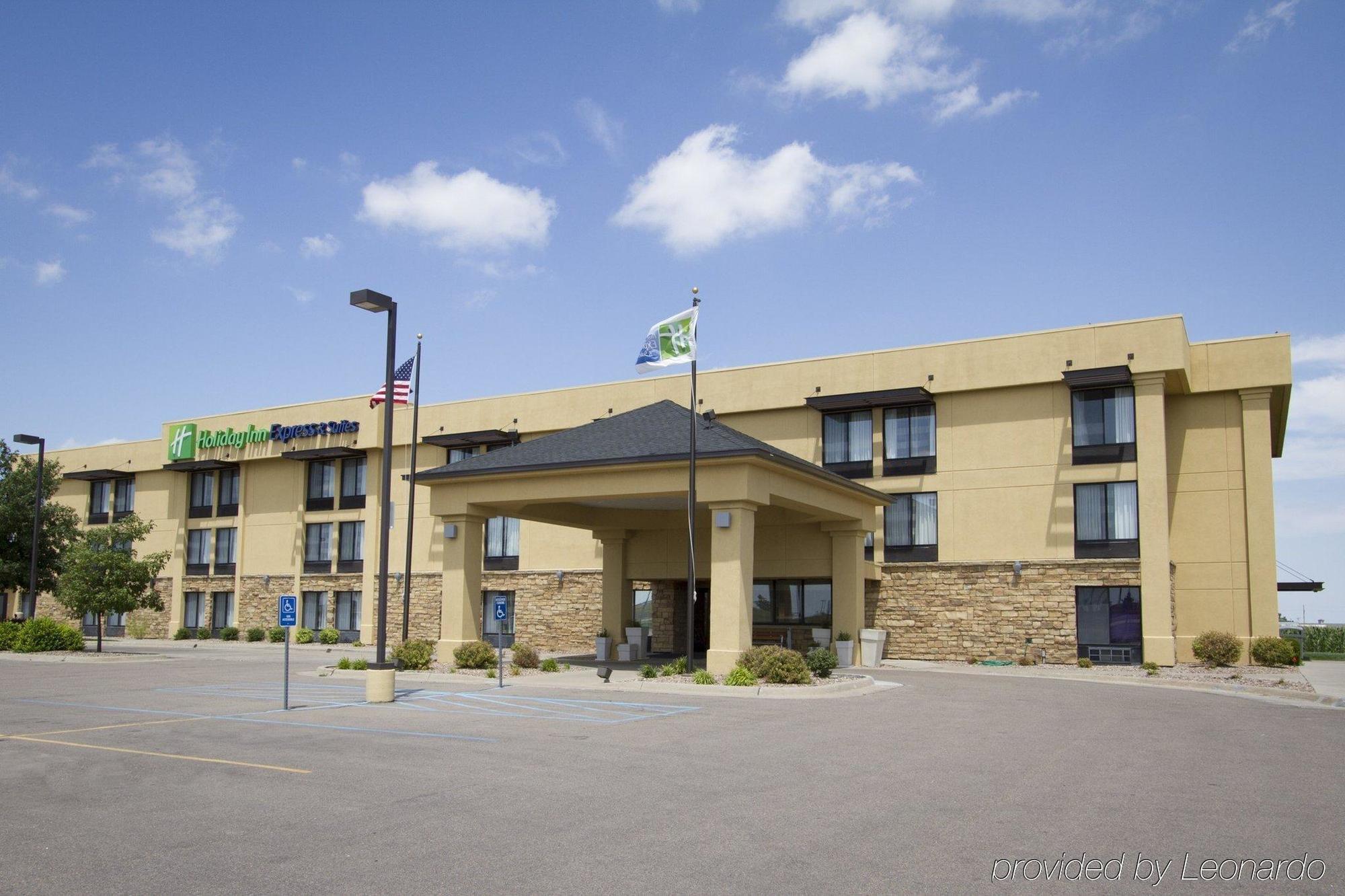 Holiday Inn Express Hotel & Suites Colby, An Ihg Hotel Dış mekan fotoğraf